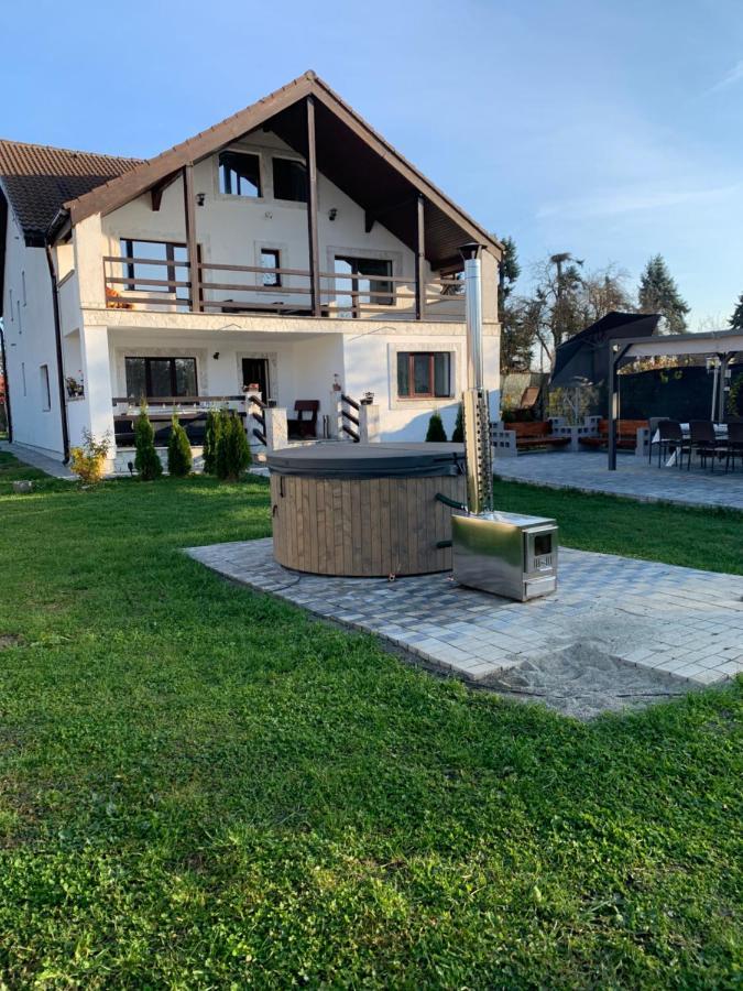Garden Villa Braşov Exterior foto